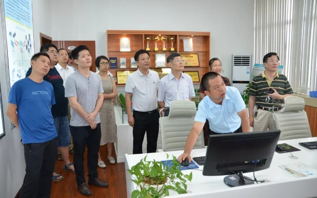 長(zhǎng)沙市科技局組織專(zhuān)家團(tuán)到我公司就該項(xiàng)目進(jìn)行了現(xiàn)場(chǎng)評(píng)審
