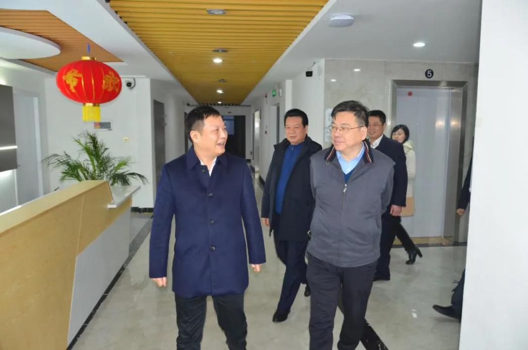 湖南省政協(xié)副主席、省工商聯(lián)主席張健一行蒞臨九九智能環(huán)保考察調(diào)研